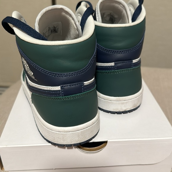 Air Jordan 1 Mid - Picture 5 of 8